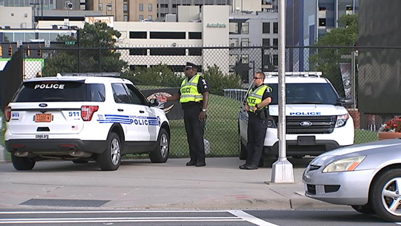 9 investigates: CMPD officers take on secondary jobs because of low pay –  WSOC TV