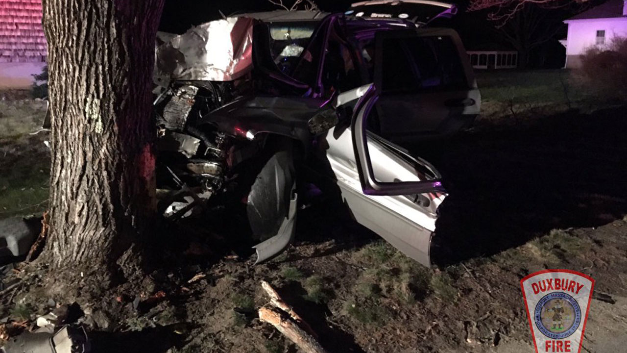 1 killed after car crashes into tree in Duxbury Boston 25 News