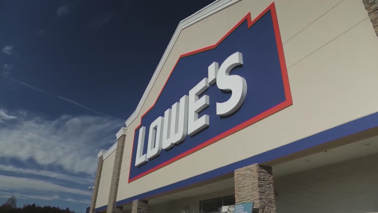 Lowe's employee fears financial future after change in pay structure – WSOC  TV