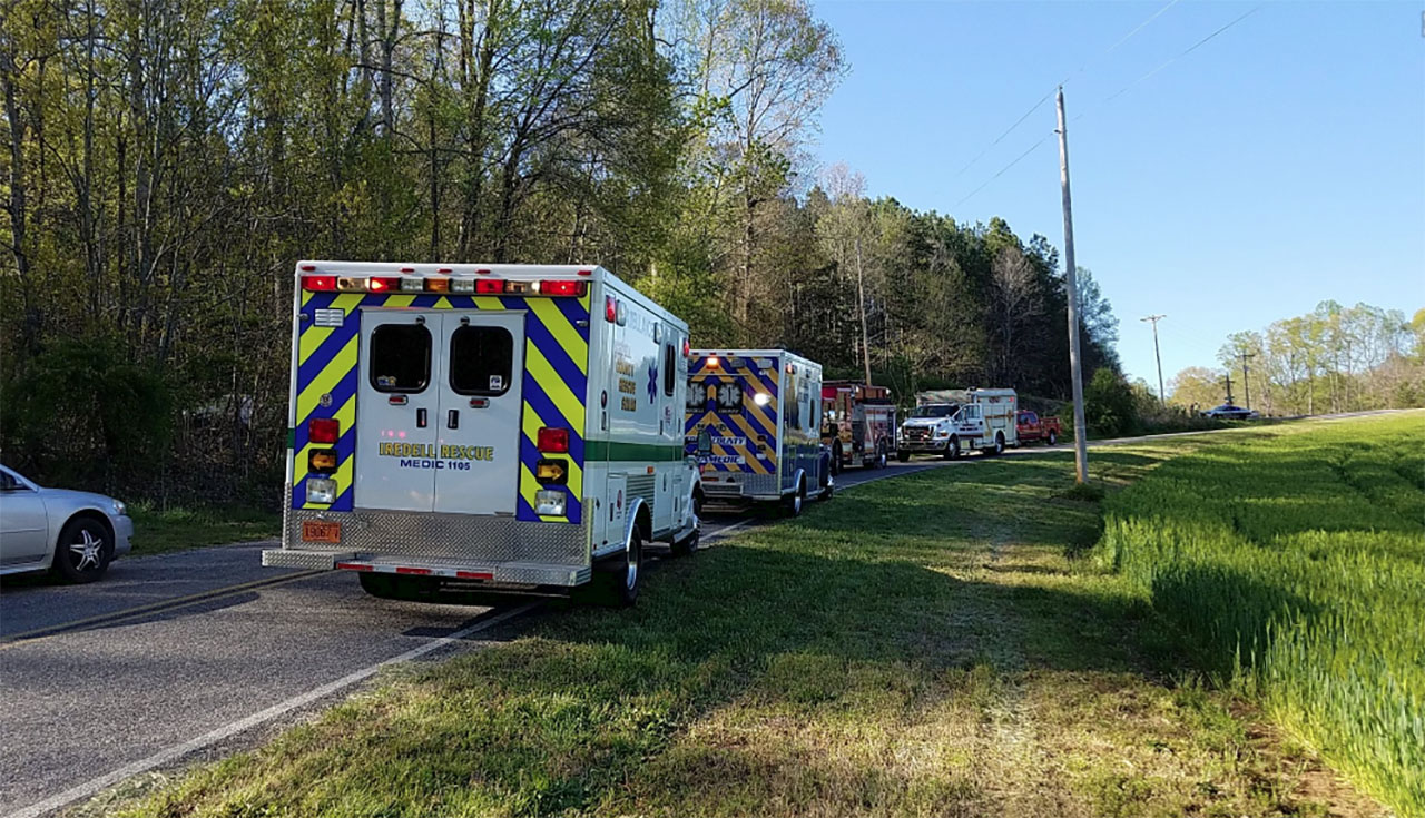 1 killed in single-vehicle wreck in Iredell County – WSOC TV