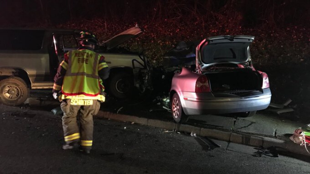 3 injured in multi-vehicle crash in Renton