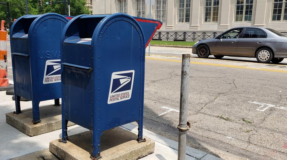 Roswell detectives 2 caught breaking into USPS mailbox, stealing checks