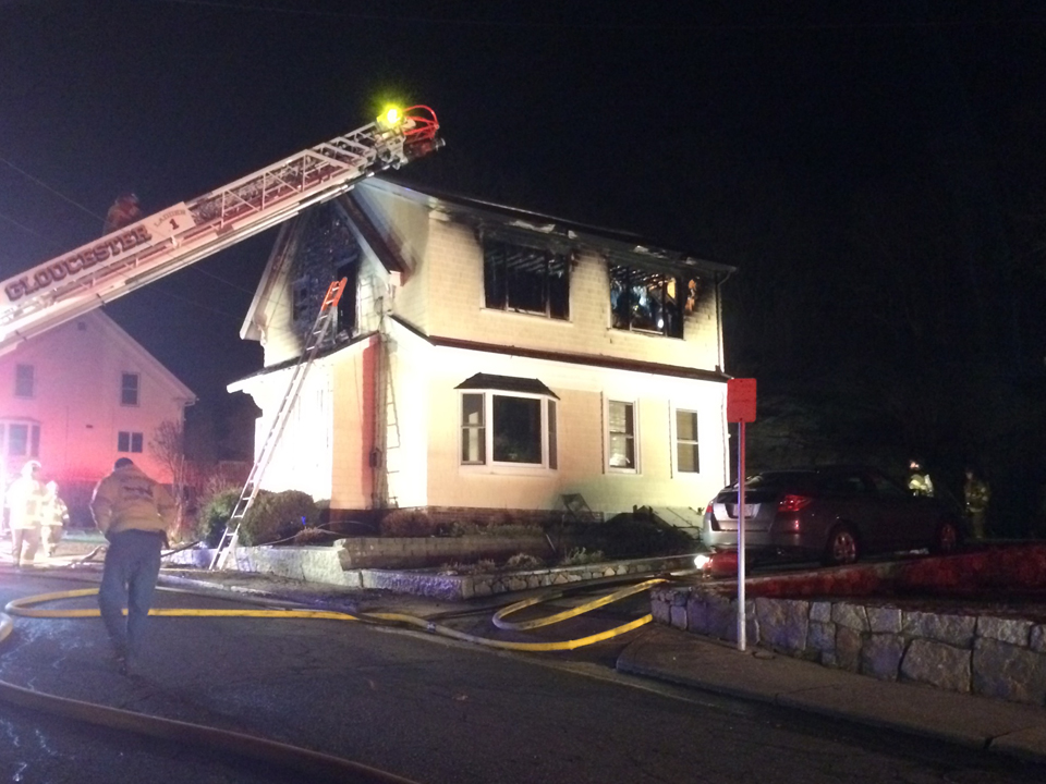 1 person killed in Gloucester house fire