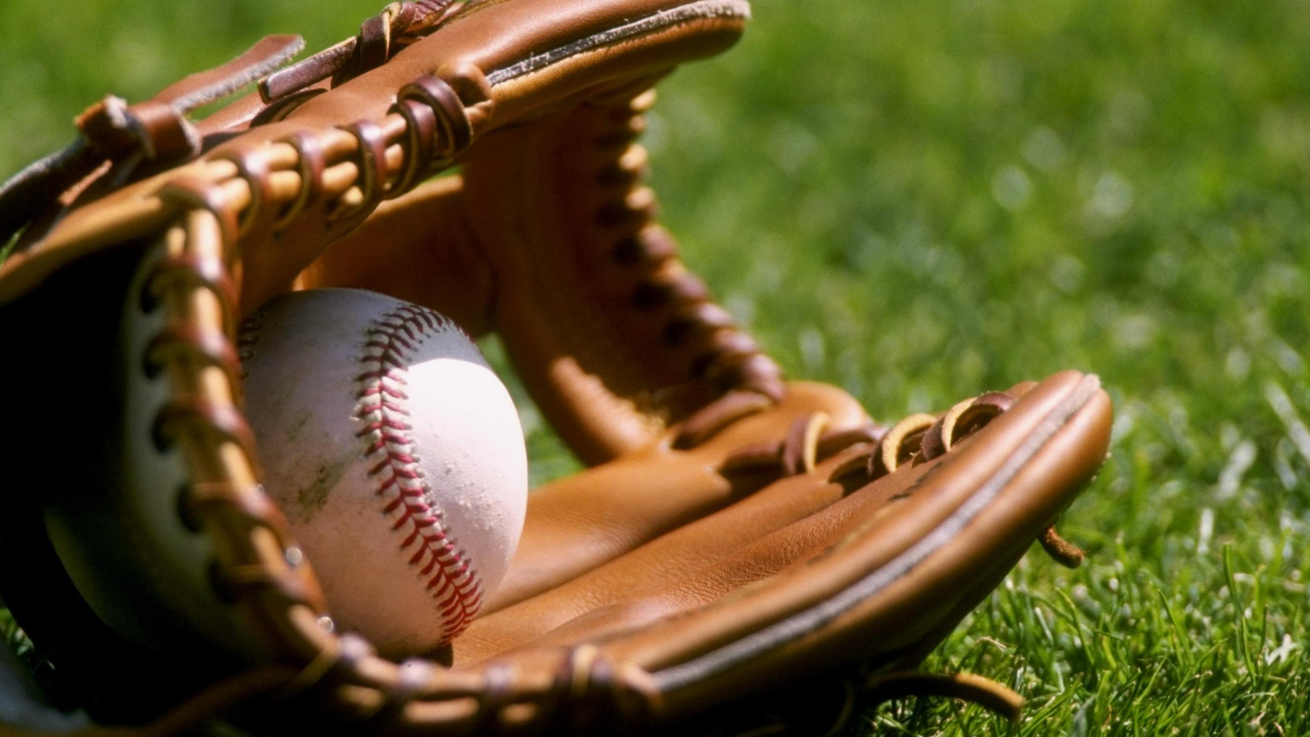 Texas college baseball coach fired after email to recruit about